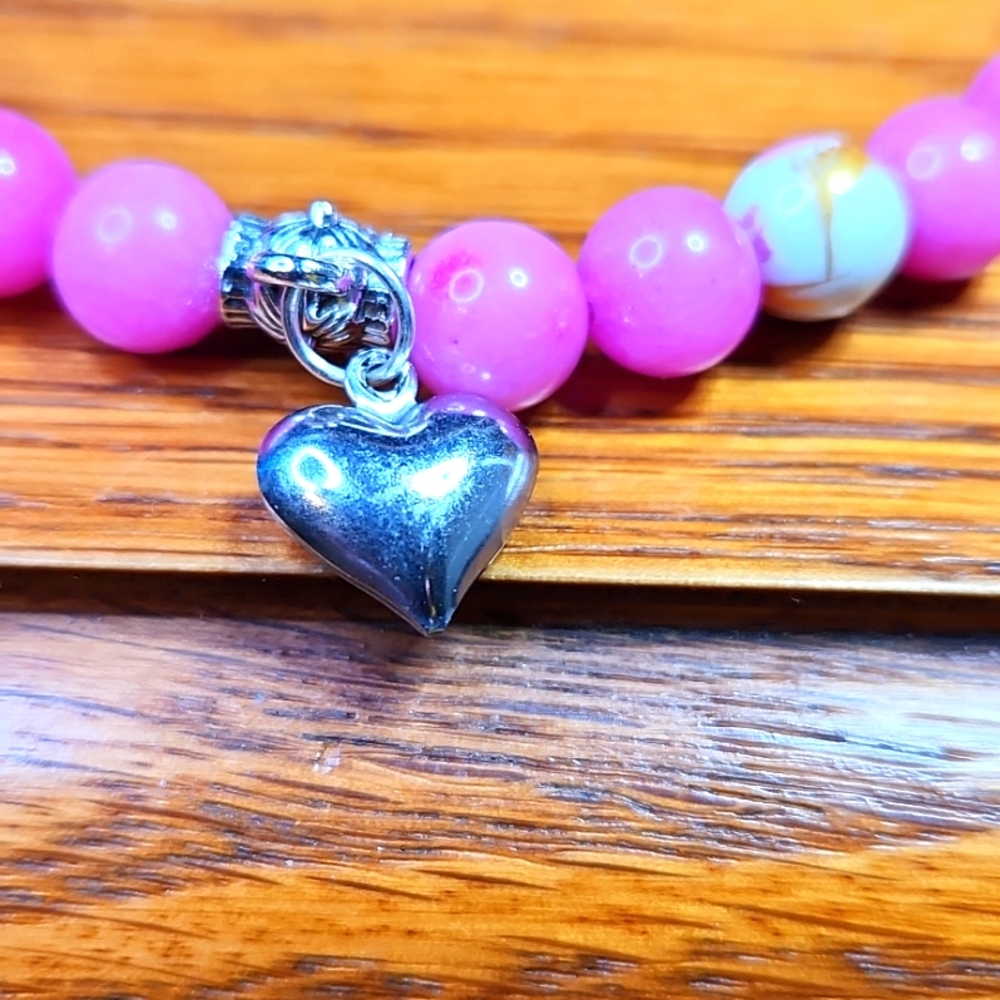 NWT Magnificent Magenta Agate Gemstone Stretch Bracelet with heart charm - Picture 3 of 4
